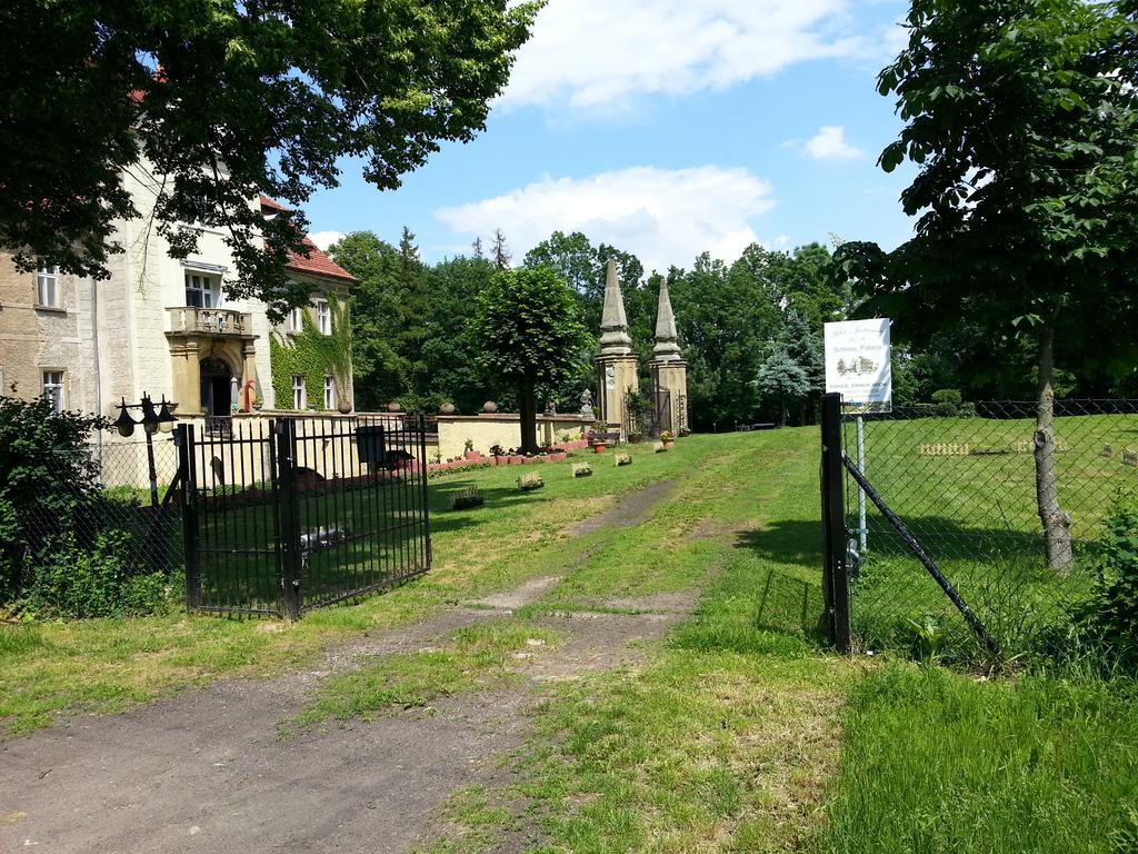 Palac Jastrowiec Villa Exterior photo